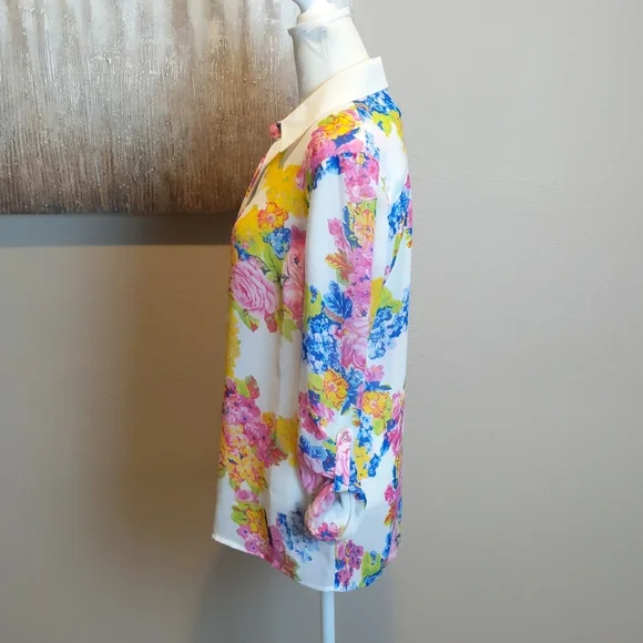 NWT Kut from the Kloth Button Down Semi-Sheer Floral Blouse - Picture 2 of 8